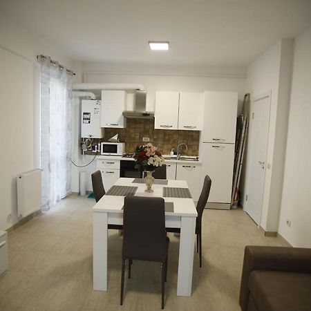Lar Apartment Focsani Ngoại thất bức ảnh