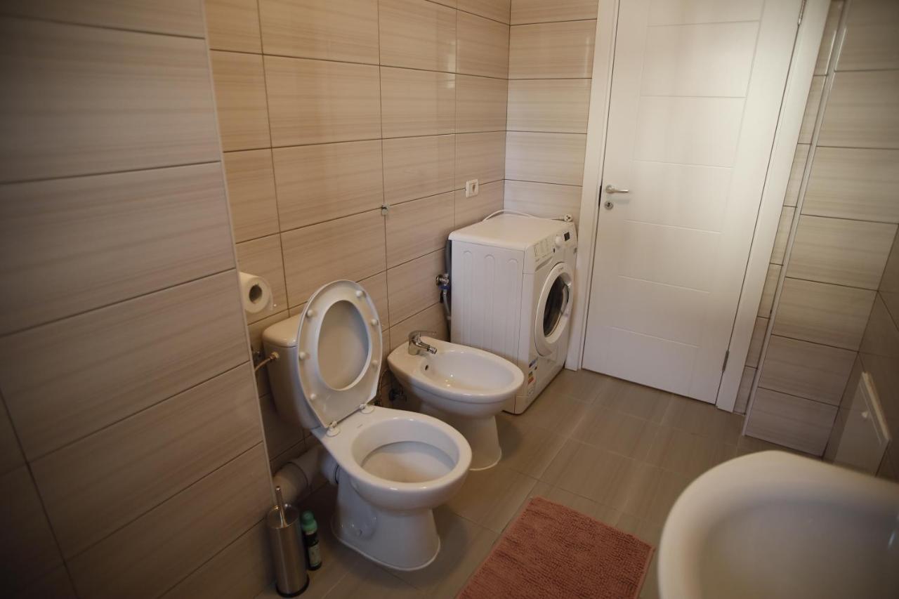 Lar Apartment Focsani Ngoại thất bức ảnh
