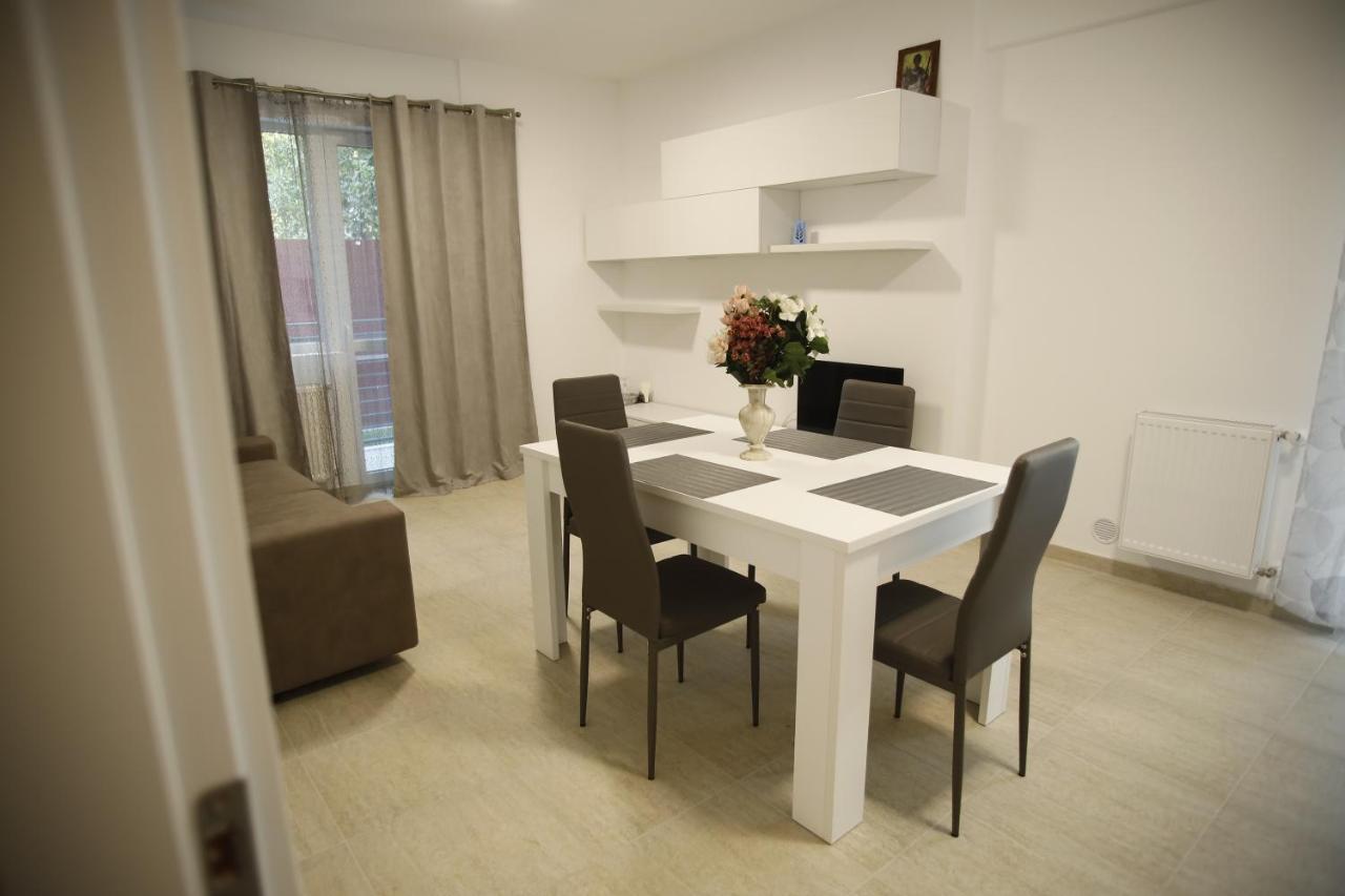 Lar Apartment Focsani Ngoại thất bức ảnh